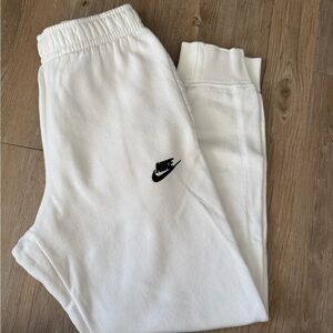 Nike Men’s White Club Fleece Jogger